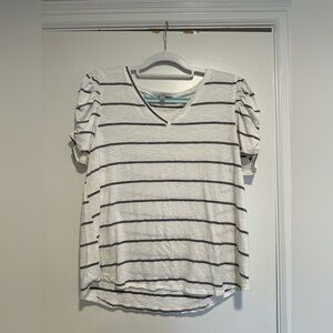 Green Envelope Womens Large White w/ Black Stripes Rushed Balloon Sleeve Tee.